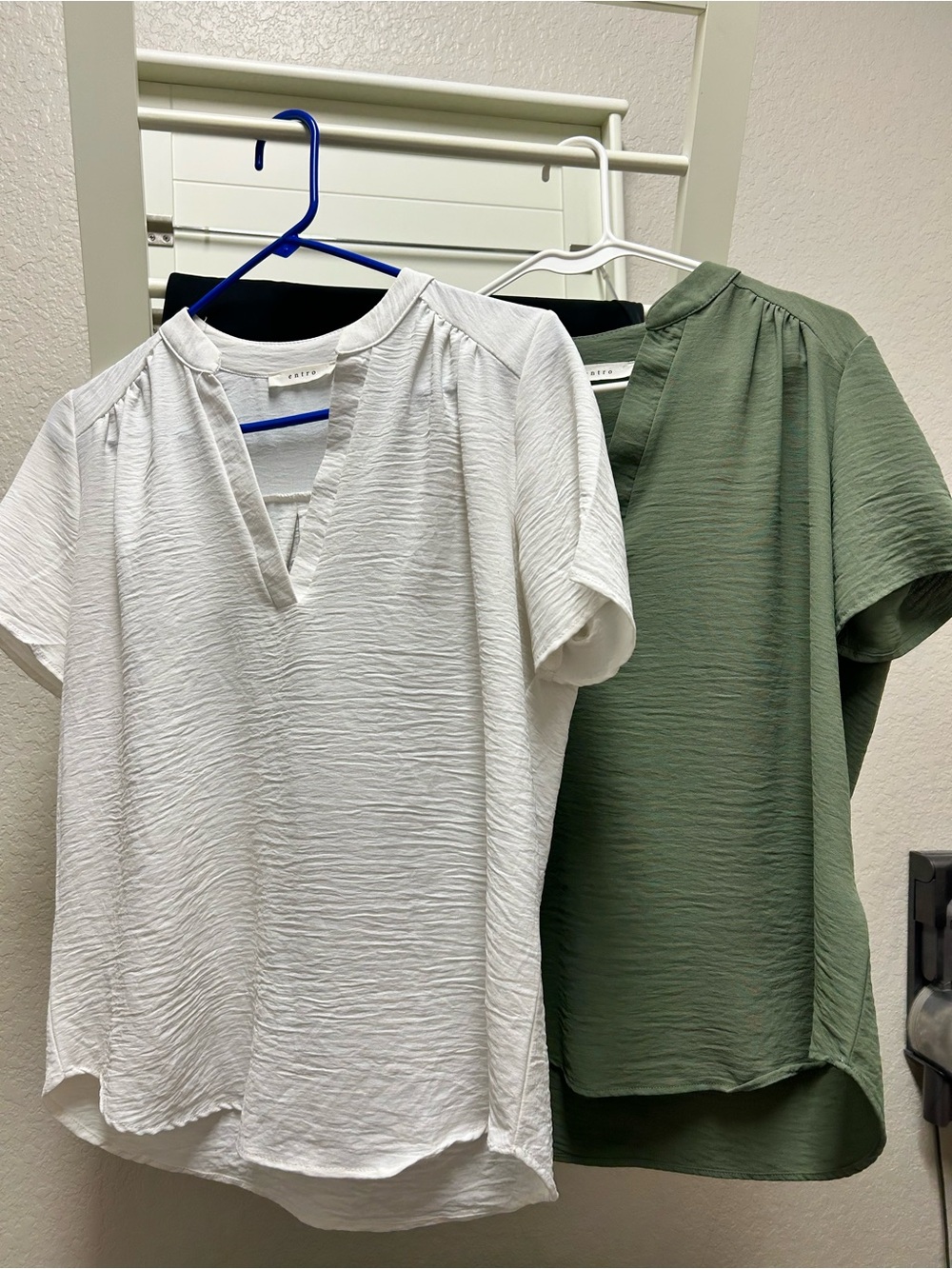 Set of 2 Entro Silky Blouses size M